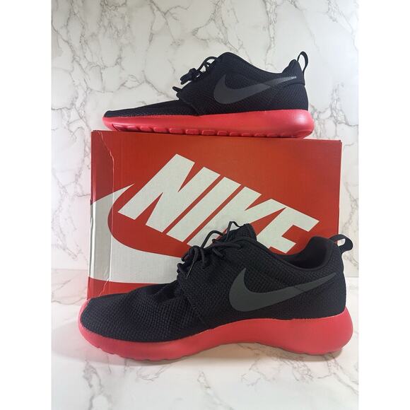 Nike Roshe One Black Siren Red Size 10 Men Sneakers 511881-016 New W Box - Picture 1 of 6
